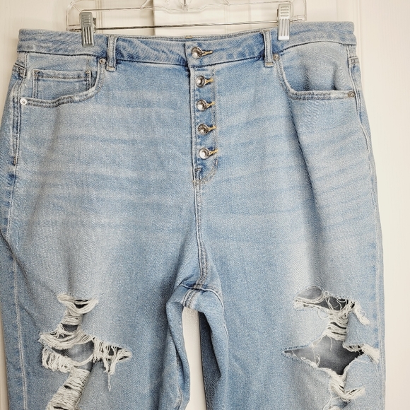American Eagle curvy High rise ripped plus size distressed mom jeans 20 - Picture 4 of 6